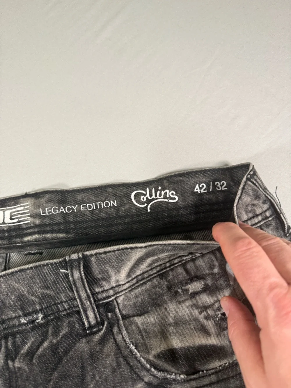 Jordan Craig Collins Jeans 42x32 Distressed Paint Splatter‎ Y2K Grunge